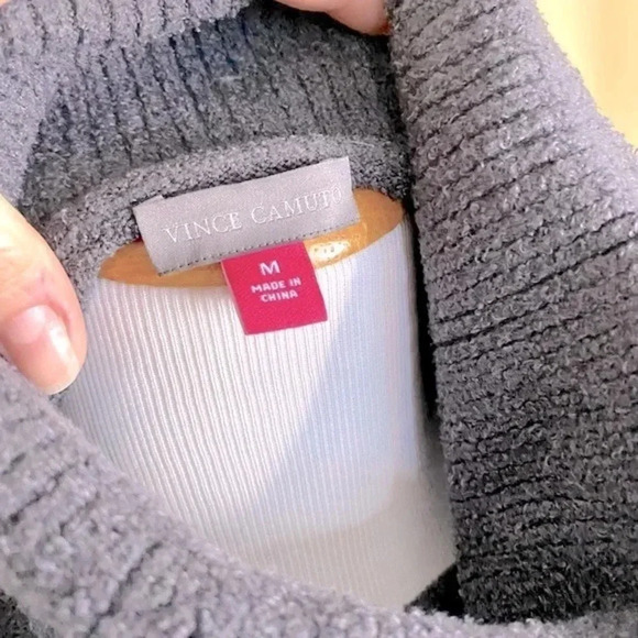 Vince Camuto Women’s Lightweight Turtleneck Sweater Dark Gray Size Medium - Picture 7 of 8